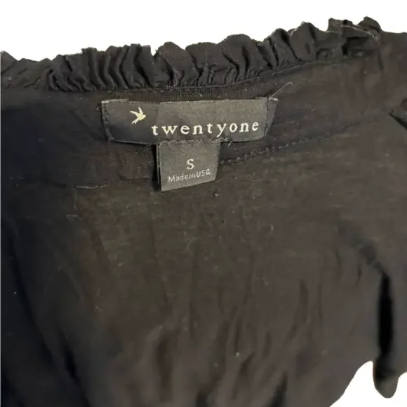 Women's Black Ruffle Front Vintage Forever 21 Shirt Size Small - Picture 5 of 5